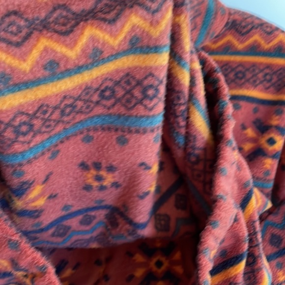 Patterned Cropped-Top - Picture 3 of 3